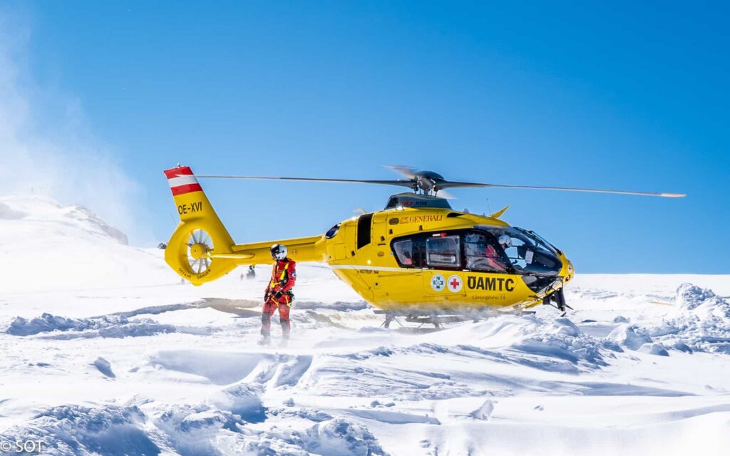 Airbus_Helicopters_and_ÖAMTC_Air_Rescue_sign_contract_for_the_purchase_of_five_H135s