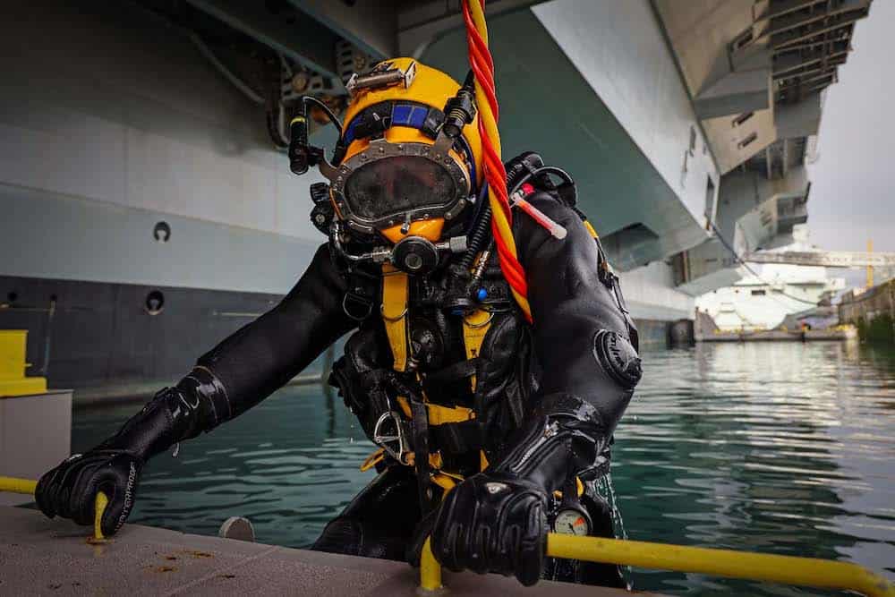 DIVERS WORKING ON HMS PRINCE OF WALES