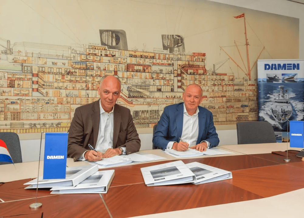 RH Marine Managing Director Hugo Loudon (left) and Damen Naval Managing Director Roland Briene (right) sign the agreement